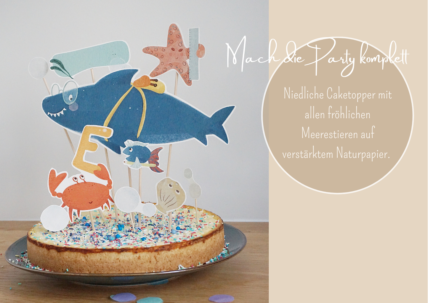 Mach die Party komplett.Es gibt die gleichen Motive auch als Caketopper. Hier auf einem bunten Streuselkuchen zu sehen.