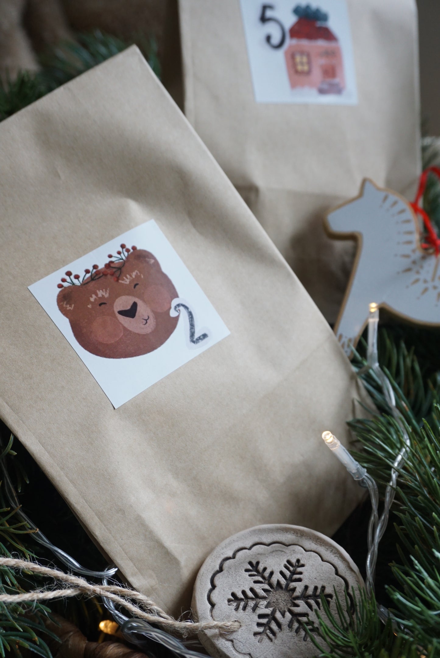 DIY Weihnachtskalender für Kinder Aufkleber | Adventskalender Kinder zum selber machen | 24 Handgezeichnete Illustrationen mit Zahlen