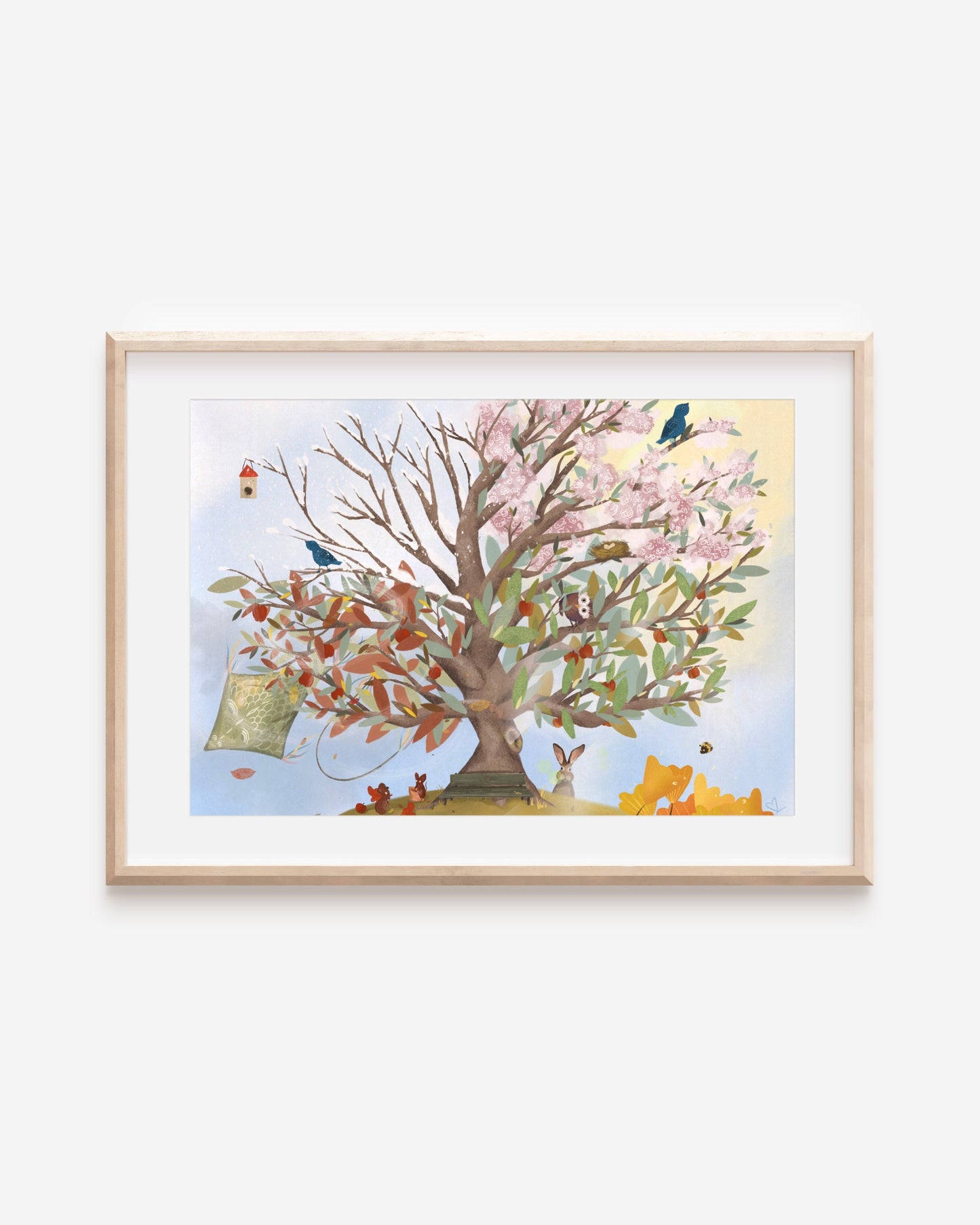 Poster im Rahmen von einem großen Baum, der in vier Teile geteilt die Jahreszeiten Frühling, Sommer, Herbst und Winter zeigt. Man kann viele niedliche Details entdecken. Für Kinder oder Erwachsene als Geschenk oder Wanddeko.