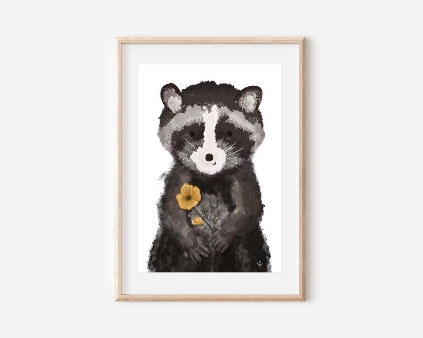 Poster im Rahmen von lächelndem Waschbär, der gelbe Blume in der Hand hält. Für Kinder oder Erwachsene als Geschenk oder Wanddeko.