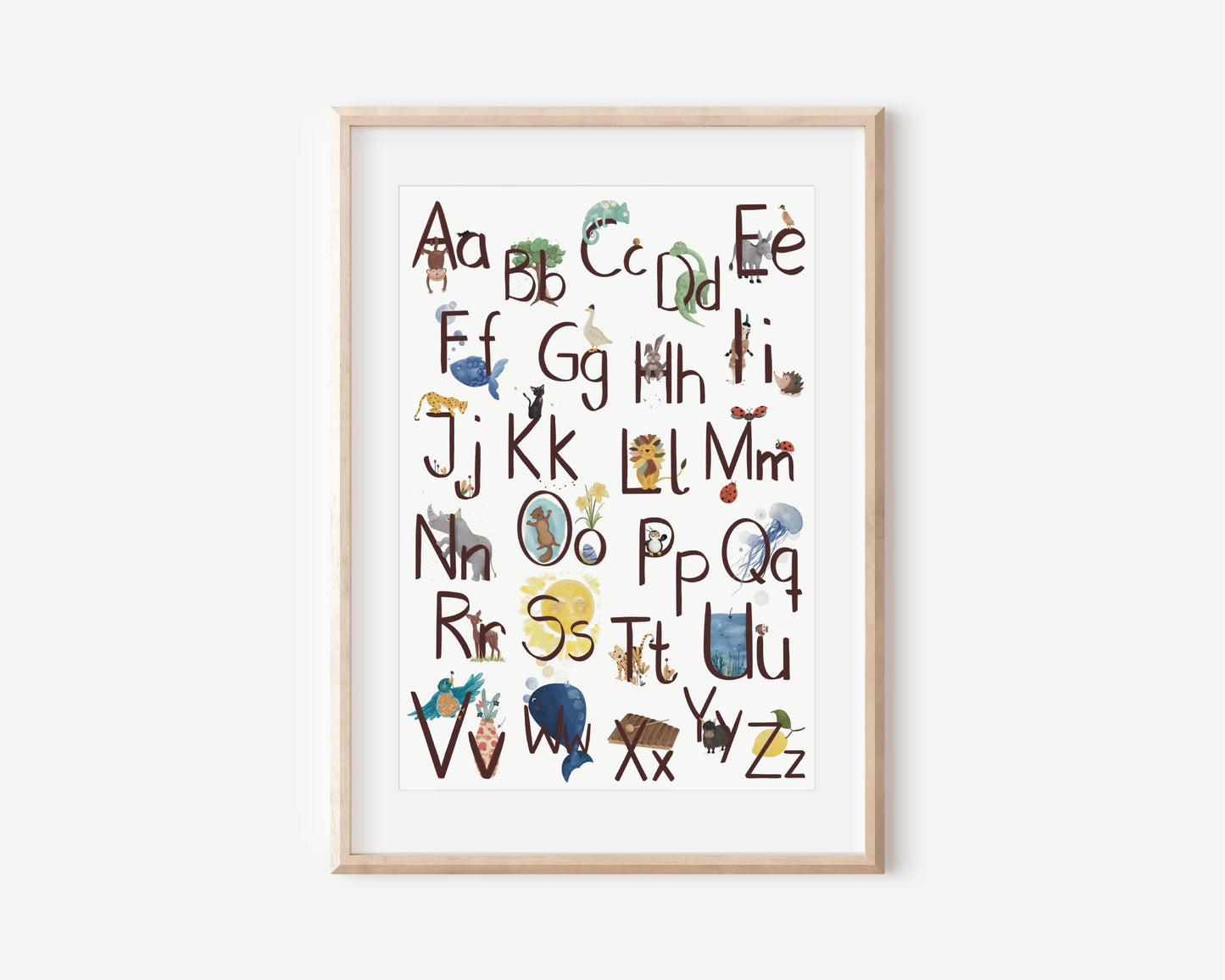 Poster im Rahmen von Buchstaben A-Z mit wunderschönen handgemalten Zeichnungen. Für Kinder  als Geschenk zur Einschulung oder Wanddeko fürs Kinderzimmer. Passend zur Vorschule, Kindergartenkinder, Grundschule.